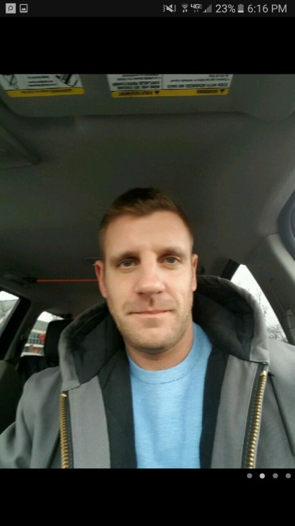 str8cat-fished:  Straight daddy of the day 😍 its times like this I wish I wasnt catfishing because damn I want him to breed me!