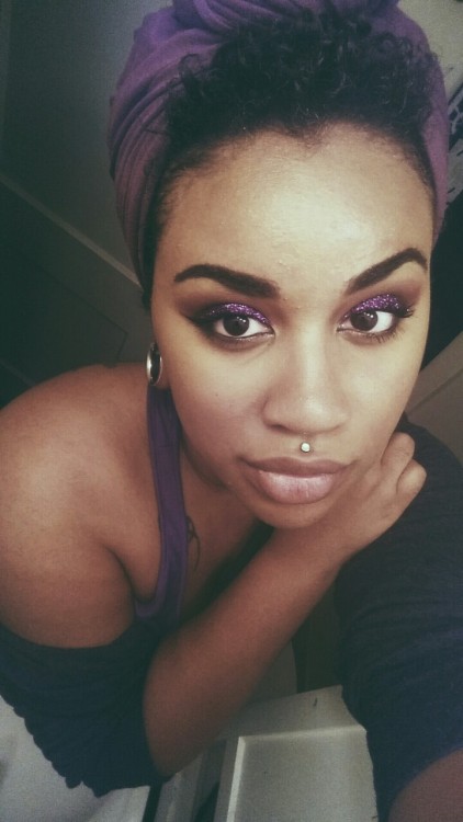 laurenlafemme:  emgeerassohl:  I think I have a new found love for glitter now 👽💜  OMG you are gorgeous
