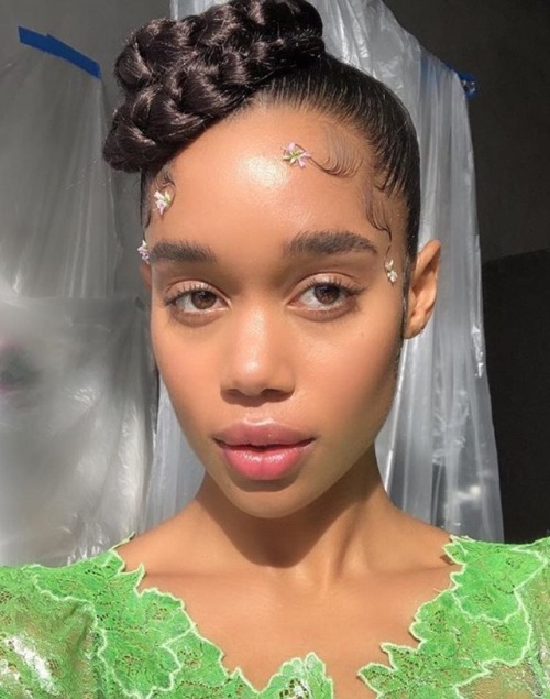 LAURA HARRIER&rsquo;S FLORAL MAKEUP https://1966mag.com