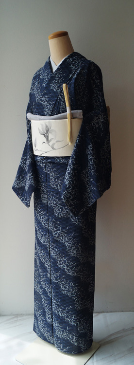 Refined outfit featuring a wind blown bamboo kimono paired with an ink stroke mokuren (magnolia) obi