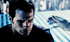 alexanderjoeluthor:notthebubblegumbitch:loisluthor:they need to see the fraud you are. with their ey