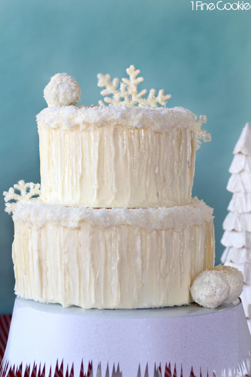 Winter wonderland snow cake. Complete with snowflakes, snowballs, icicles, and snow angels.Holy bliz