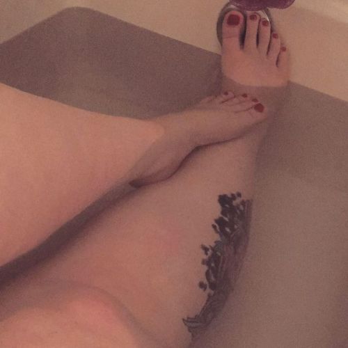 Pink toes. #bbw #bbwlove #feet #toes #bath #firstpost I don’t post on here anymore since they no lon