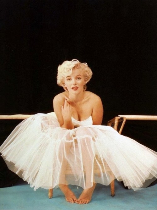 wehadfacesthen:A 1954 portrait of Marilyn Monroe by Milton Greene
