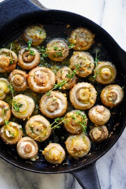 yummyinmytumbly:  Garlic Thyme Roasted Mushrooms