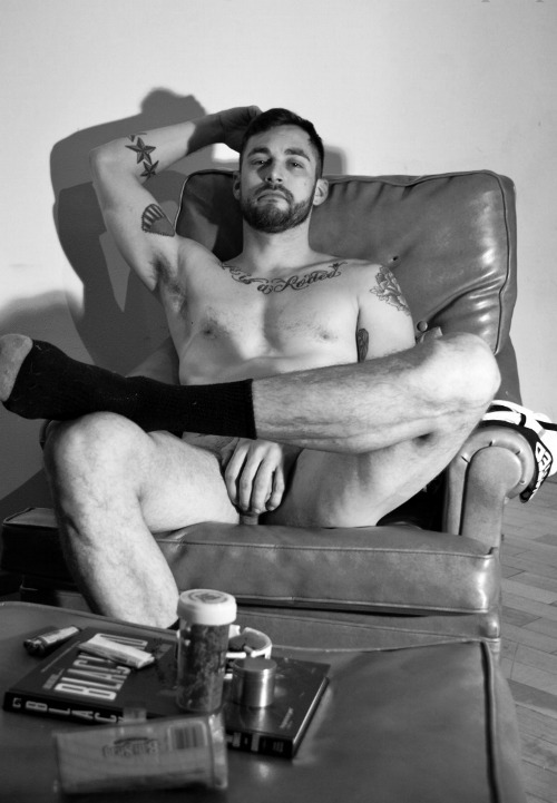 sniffingsocks:  WOULD YOU LIKE TO JOINT ME AND SMELL MY SOCKS TOO??