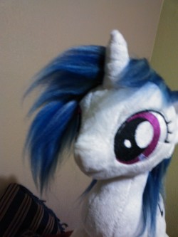 vixyhoovesmod:  pony-fuhrer:  she only need glasses, still working on them, since my old embroidery machine broke, i have to re make the eyes and cutie marks, no gaps at all  awwww sheet, awesome pony plush  &lt;3!