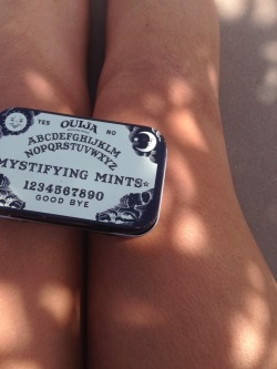 tomb-stoned:  nice use of a mint case 