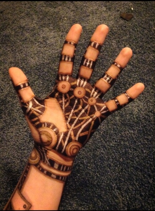 shojo:noratshere:My steampunk robo-hand evolved*EXTERNALLY SCREECHING*