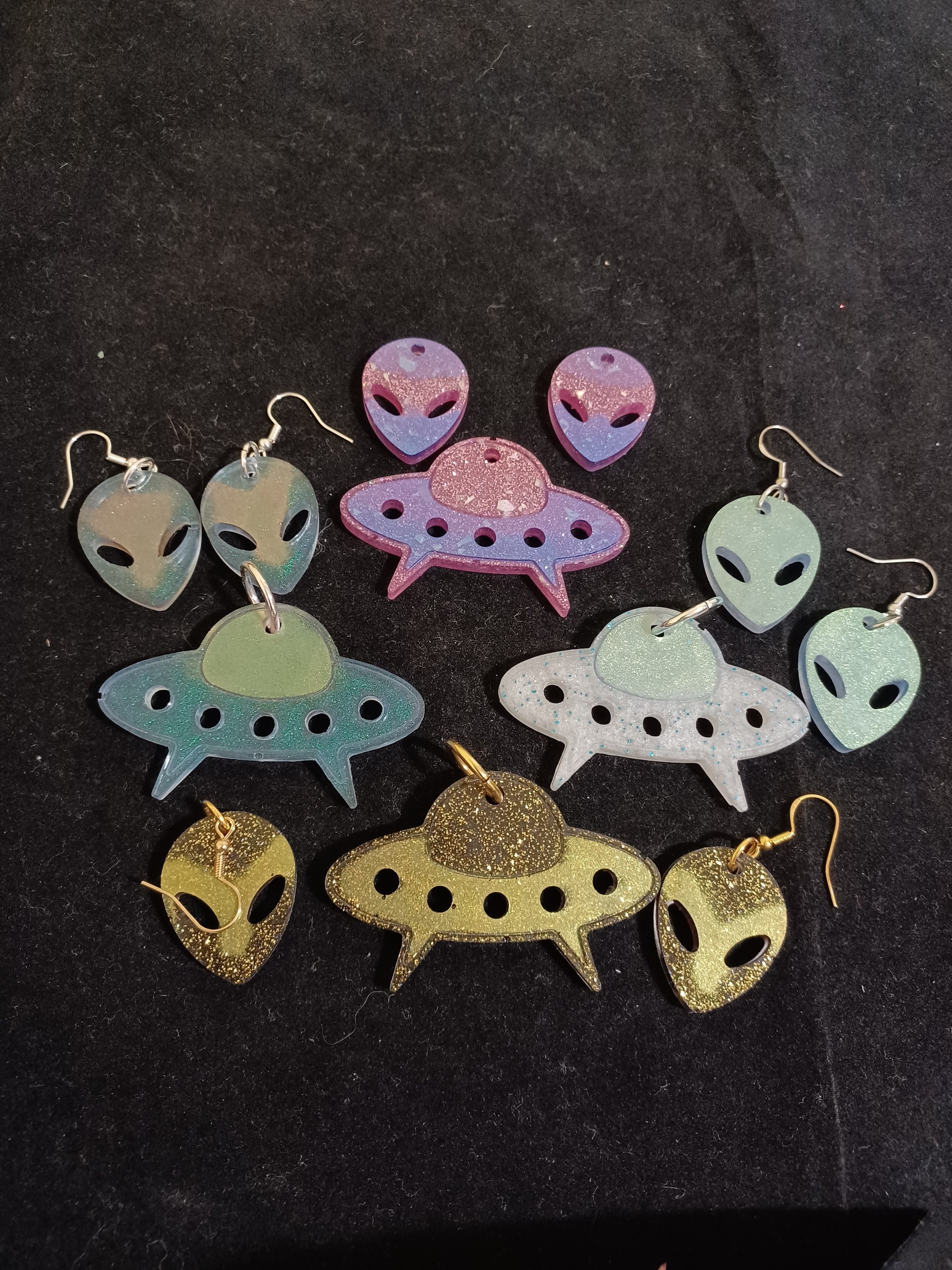 snake-jazz:Hey everyone it’s time for a shop update I’ve got new molds and new mica powders  that change color in the light, make sure to check out my Instagram for a full listing (I’ll be uploading a lot more pics like these over the
