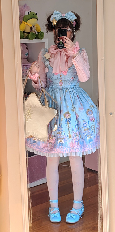 Yesterday I modelled in the lolita fashion show at Animaga in Magic Princess. I wanted to theme my c