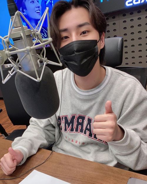 d6official:day6_kisstheradio instagram update with YoungK