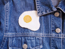 littlealienproducts:  Eggcellent Sew/Iron on Felt Patch // Ŭ 