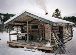 cabinporn:  Ski cabin near Lindeman, British