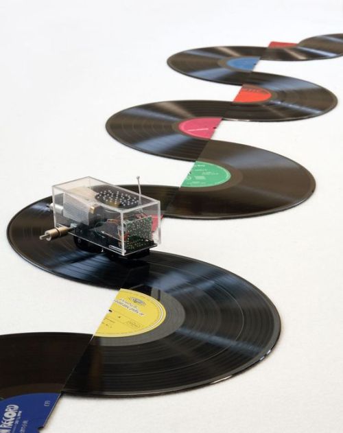 keithurbanrocks:  Lyota Yagi designed a moving record player and a track made of vinyl records to create a playable and endless installation. 