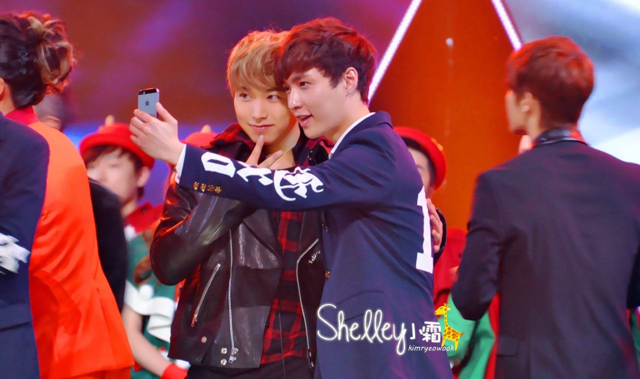 fy-exo:  shelley | do not edit.   Lol did lay just take pic of him an every suju