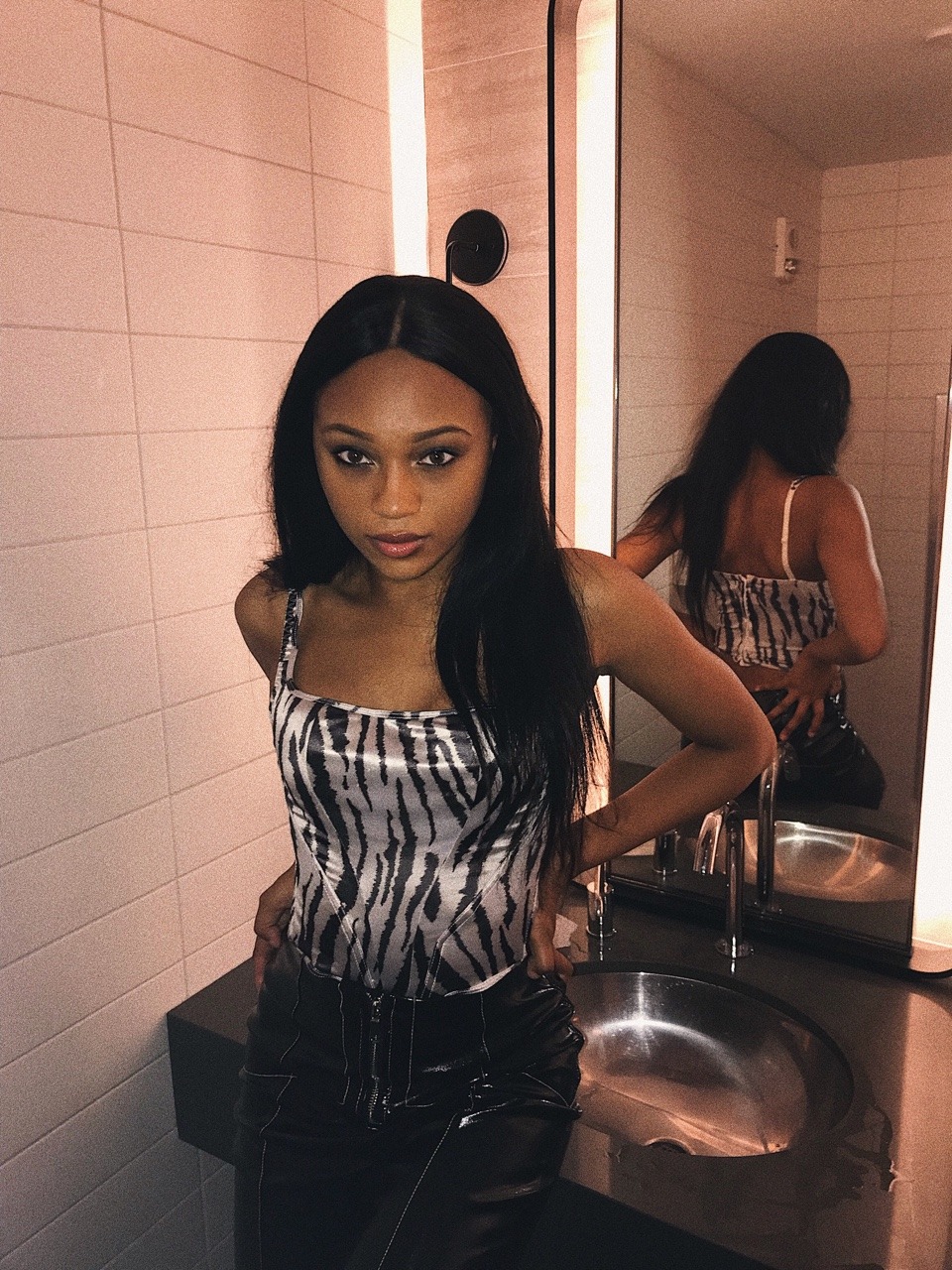 rob-walks:  kee-yaw-nah:  I looked so great last night  wow 🤧🤕