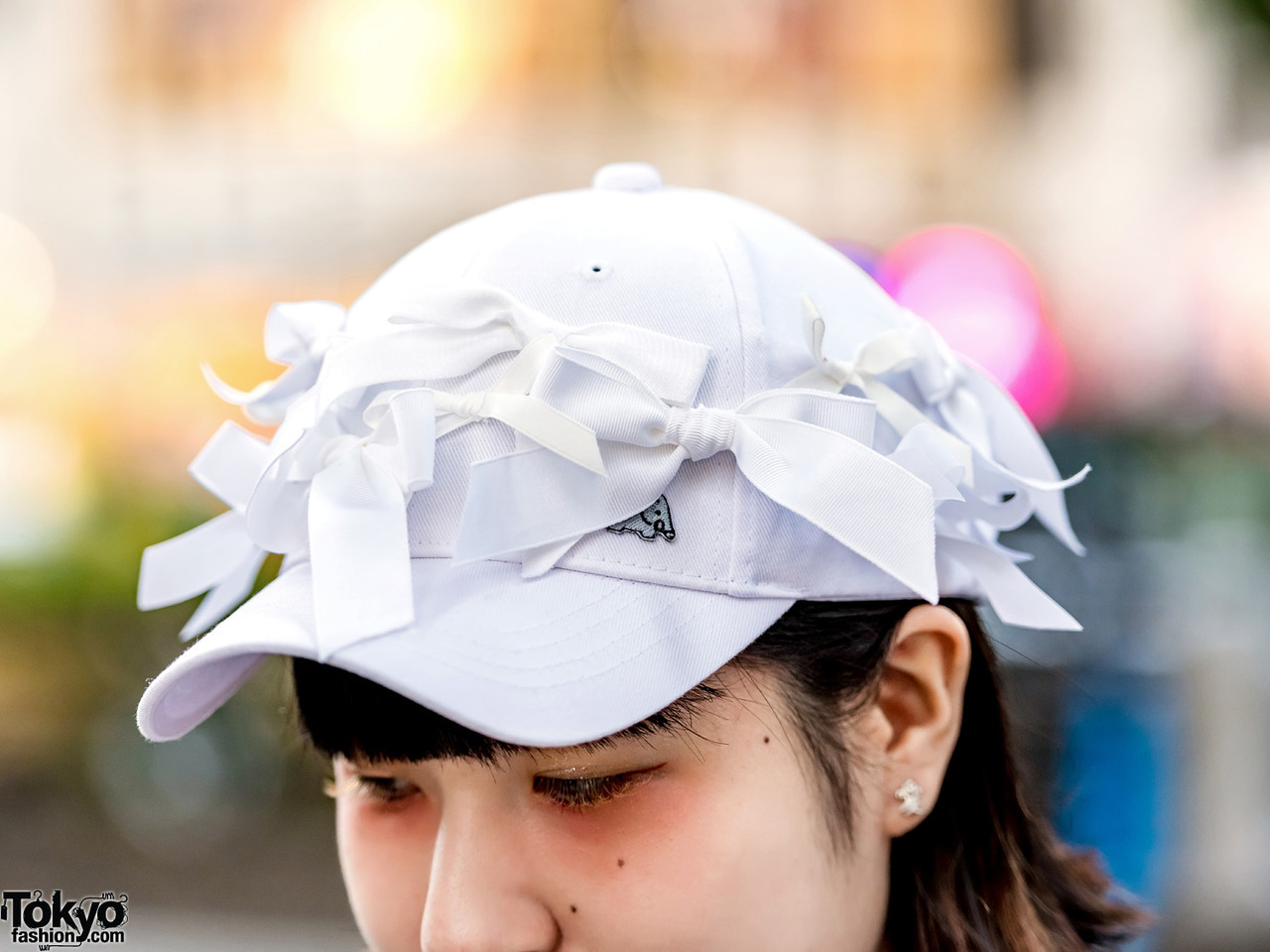 tokyo-fashion:  20-year-old cafe staffers Sawa and Eto on the street in Harajuku