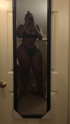 lebritanyarmor:  liddle two piece &amp; a biscuit