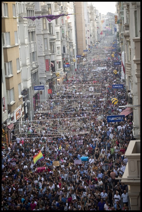 Porn photo edebiedepsiz:  Sevgilini kap! Onur yürüyüşüne