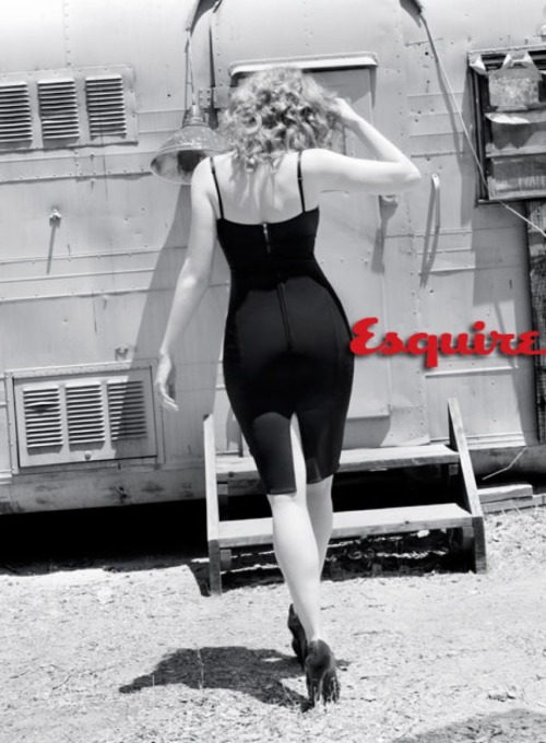 bodysofwork:  Christina Hendricks Esquire Photo Shoot (HQ!). For my full archive of Christina Hendricks: Click Here 