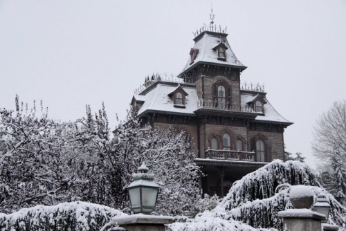 disneyshauntedmansion - Phantom Manor kissed by the snow