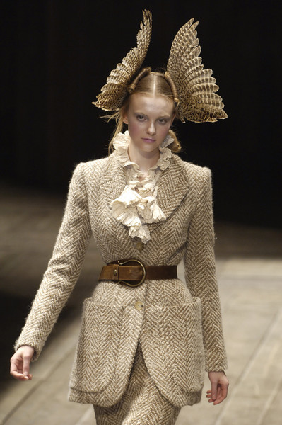 aleworldaddict: Alexander McQueen F/W 2006