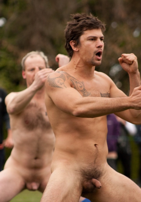 jocksbearsandgeeks:  jocksbearsandgeeks New Zealand’s finest. Naked haka. 