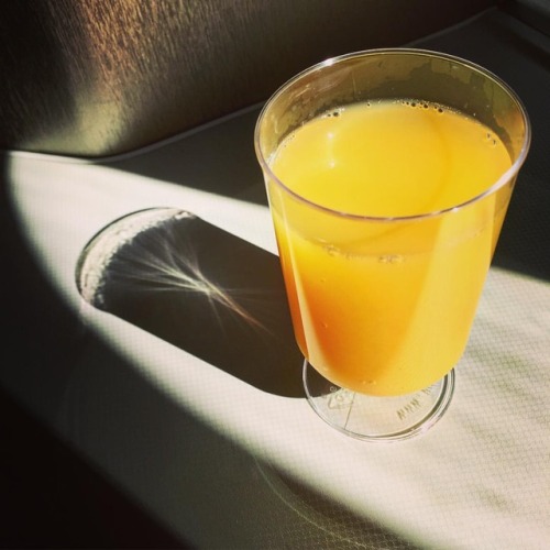 Mimosa + Window Seat @americanair MIA-ORD-NRT-BKK #onenightinbangkok (at Chicago O'Hare International Airport)