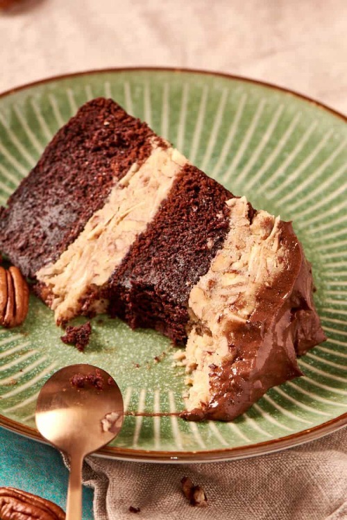 tinykitchenvegan:Vegan German Chocolate Cake