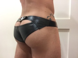 grizzlycheer:  Loving my made to measure briefs from  northboundleather
