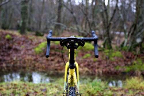 bikesandgirlsandmacsandstuff: (via When The Flag Drops: Mercredi Bikes CX | Cycle EXIF)