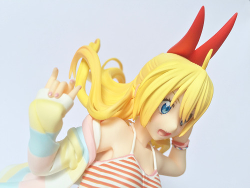 Hello everyone!I’m back with another figure review and this time we have our tsundere Chitoge Kirisa