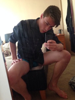 oviaf:  selfiemon:  Trouserless Thursday???