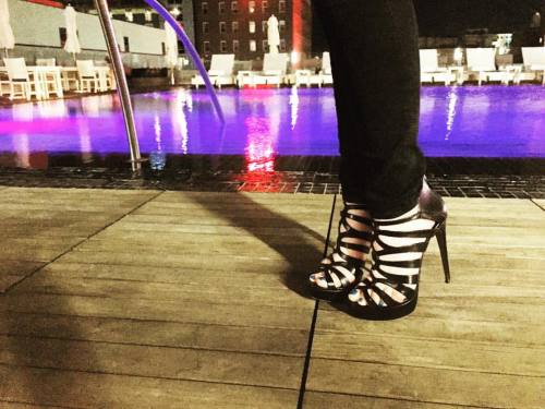 Love these strappy @prada heels. Fun for a warm night by the pool! #prada #highheels #spglife #thelu
