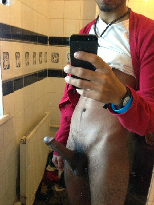 XXX ramzzy84:  (via Guys with iPhones)  photo