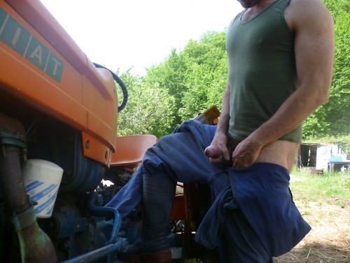 jerkitatwork:  Tractor pullinI am now only porn pictures