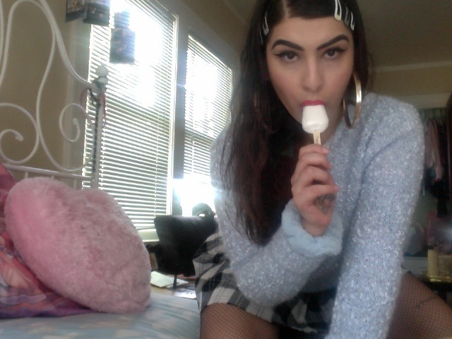 butterflygurl420:  im eatin a coconut popsicle~
