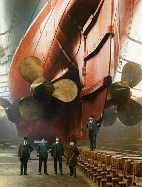 wasbella102: Mauretania  Proud workers at the Canada Dock in 1909.