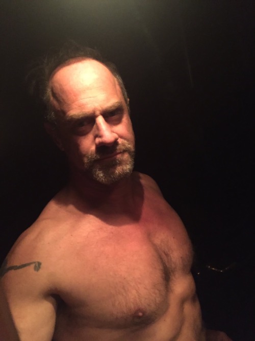 pinkiepiebones: famousblueraincoatbyleonardcohen: chris meloni out here about to kill every neo nazi