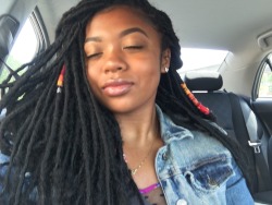 jamblasian:  It’s hard to take selfies