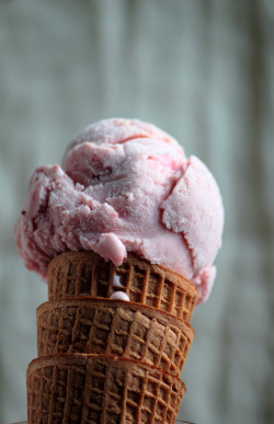 vintagefoods:  Strawberry Balsamic Ice Cream