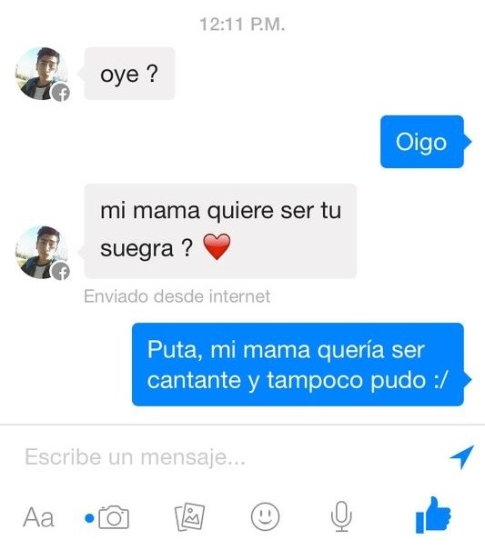 Mientras tanto sonríe.