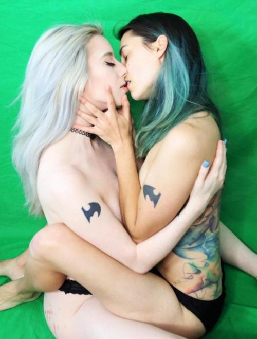lezbian-babes: Goldengodess ift.tt/2uxS4Oa