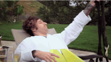 falloutboy:  theyoungerbloodchronicles:She wants to dance like Uma Thurman, bury