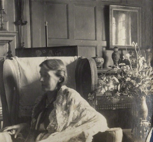 thevictorianlady: Snapshots of Virginia Woolf and T. S. Eliot taken by Lady Ottoline Morrell at her 