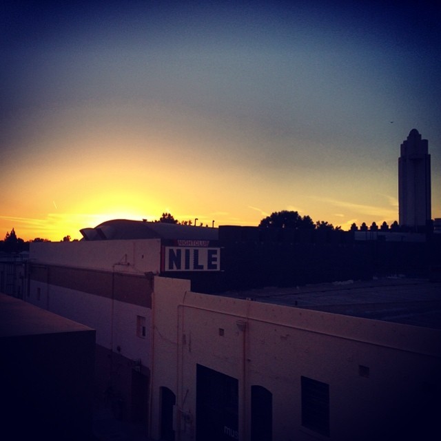 #sunset in #bakersfield #padrehotel #goldenhour #ginandtonic #offthewagon #instatravel #instaroadtrip #nileNightclub #ThePadreHotel #LiveYourLife #theworldisyours #roadtrip #roadtrippers @roadtrippers #ontheroad (at The Padre)