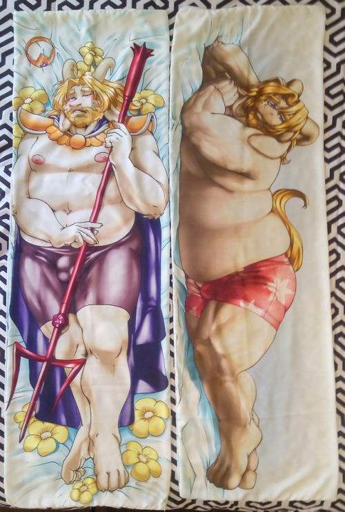 mangolynx:  Hey guys, I totally forgot to tell ya that I updated my Etsy store and the updated, double-sided  dakimakuras are now available for purchase! (PS: and hopefully I’ll add more stuff too! :D)https://www.etsy.com/mx/shop/mangolynx