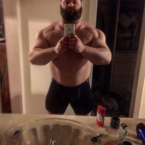 littlebuddhacub: blackonyxstone: Selfie Those chubby cheeks slay me, no matter how lean he gets&hell