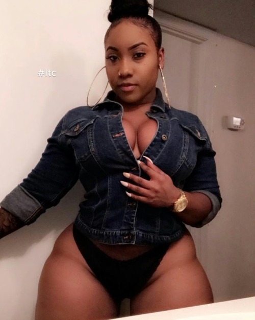 freakshitonly:  Thick 😃FREAKVSHIT ONLY porn pictures